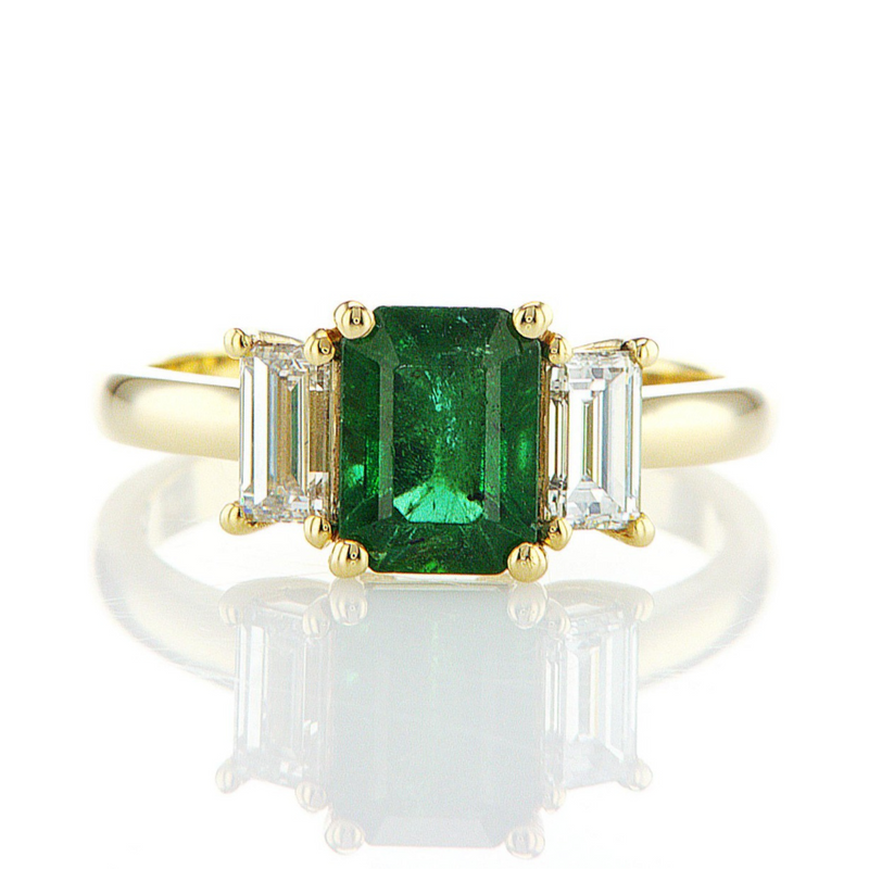 Allure tre-stens ring med smaragd og hvide diamanter