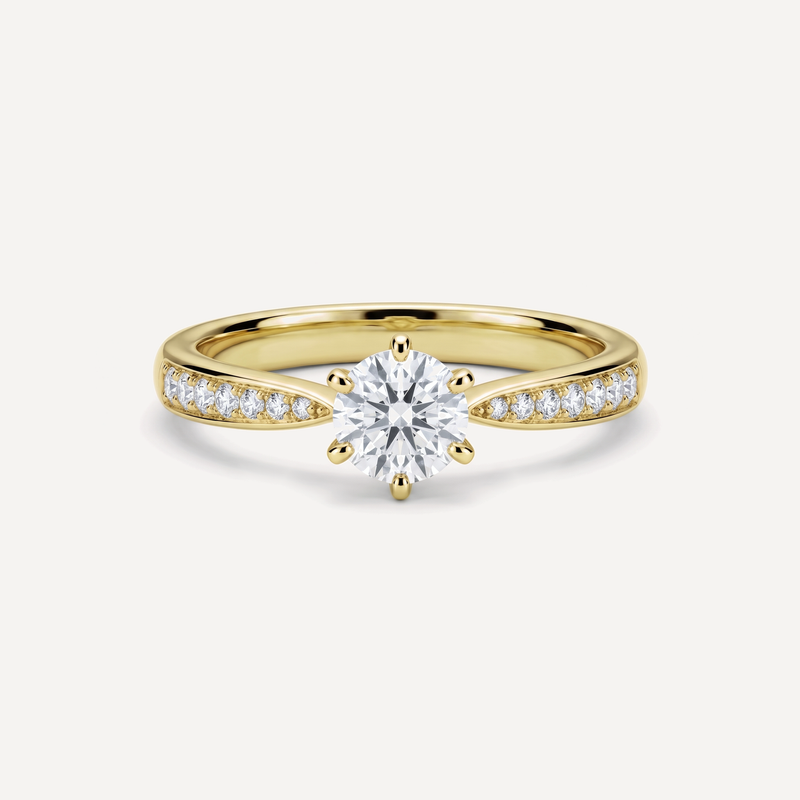 Royal diamantring i guld set forfra