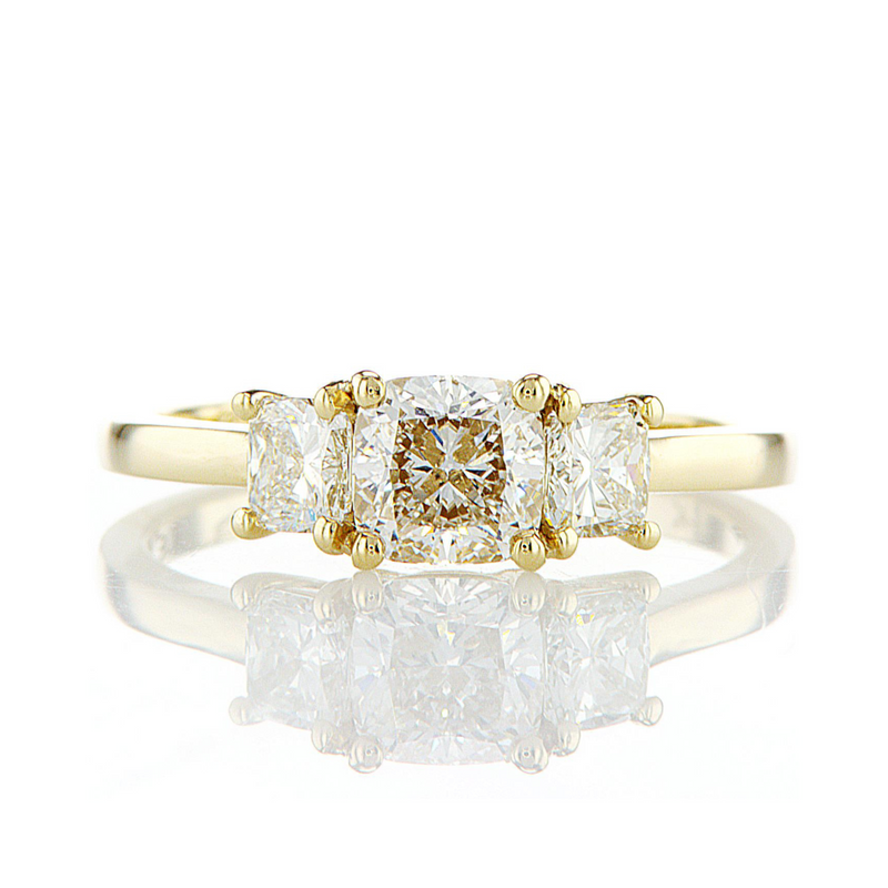 Cushion tre-stens ring