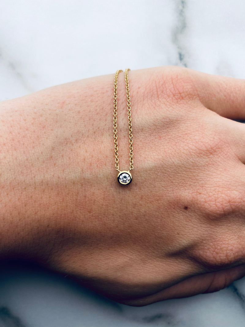 Circles halskæde med 0.30 carat hvid diamant